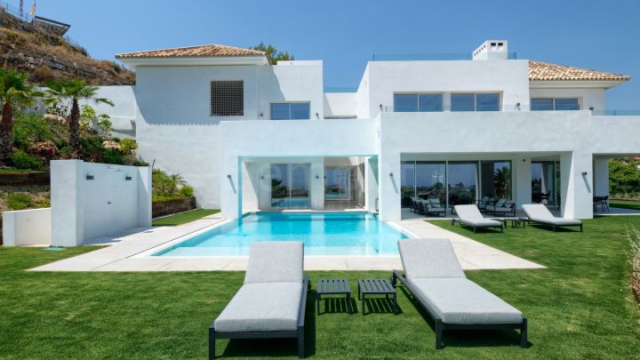 New build contemporary villa for sale in El Paraiso Alto, Marbella West