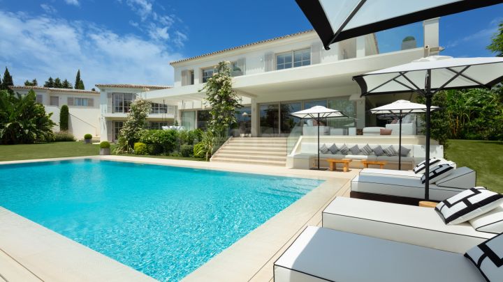 Luxury front line golf villa with sea views for sale in Nueva Andalucia, Marbella