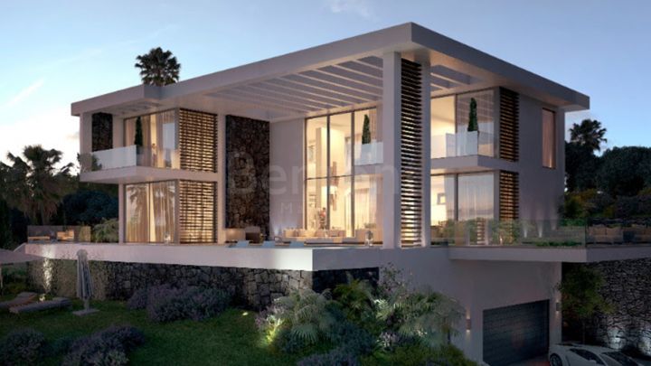 4-Bedroom brand new villa for sale in Los Arqueros, Marbella West