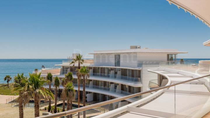 Luxury beachfront penthouse for sale in Marbella West
