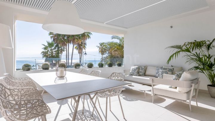Luxury apartment with stunning sea views for sale in Marbella West