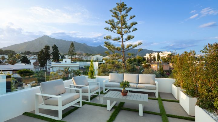 New build beach side villa for sale in Casablanca, Marbella Golden Mile