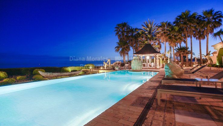 Formidable villa en primera línea de playa - Villa en alquiler en Los Monteros, Marbella Este