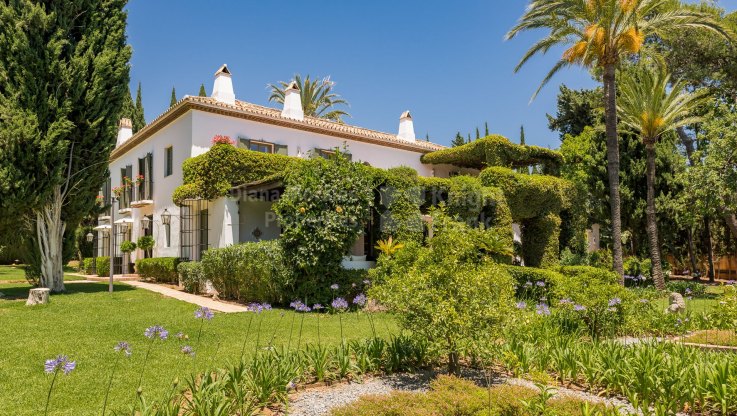 Wunderschönes Anwesen 2min vom Marbella Zentrum entfernt - Villa zum Verkauf in Altos Reales, Marbella Goldene Meile