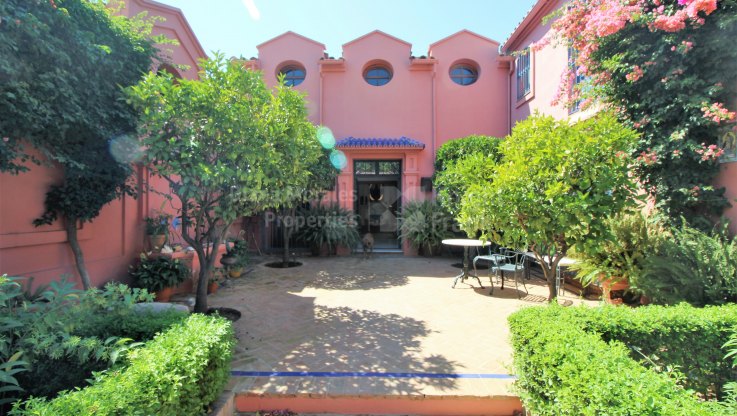 Villa in fußläufiger Entfernung zum Zentrum von Marbella - Villa zum Verkauf in Marbella Centro, Marbella