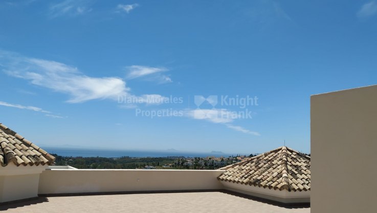 Villa con vistas panorámicas al mar - Villa en venta en La Alqueria, Benahavis