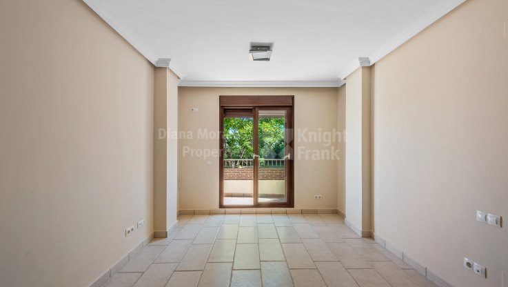 Elegante Villa zum Einziehen bereit - Villa zum Verkauf in Los Arqueros, Benahavis