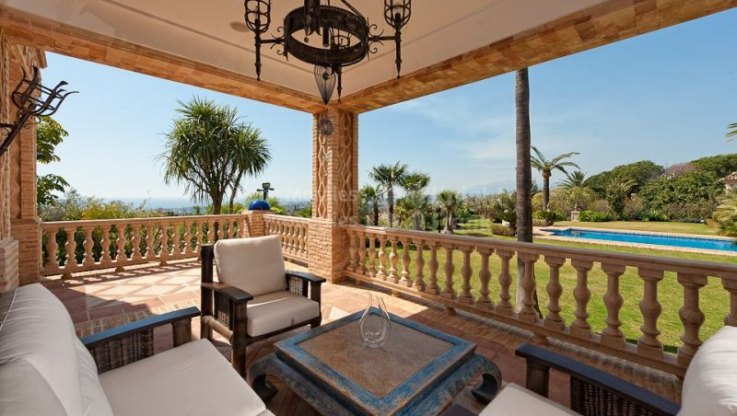 Excepcional villa en comunidad cerrada - Villa en venta en Los Picos, Marbella Milla de Oro