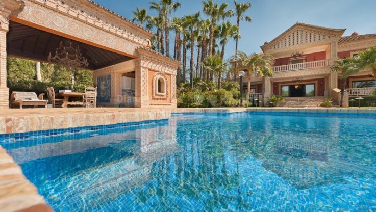 Villa exceptionnelle dans un domaine fermé - Villa à vendre à Los Picos, Marbella Golden Mile