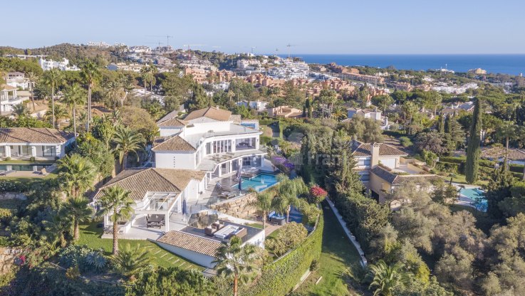 Villa mit Panoramablick auf das Meer in Marbella Ost - Villa zum Verkauf in Hacienda las Chapas, Marbella Ost