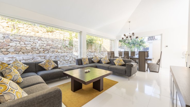 Villa with panoramic sea views and guest apartment - Villa for sale in Hacienda las Chapas, Marbella East