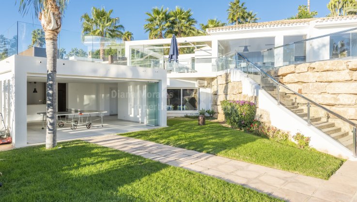 Villa with panoramic sea views and guest apartment - Villa for sale in Hacienda las Chapas, Marbella East