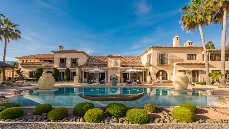 Espectacular Villa en Primera Línea de Playa - Villa en venta en Los Monteros, Marbella Este