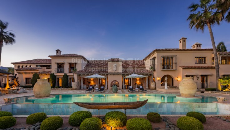 Beeindruckende Strand-Villa in begehrter Lage - Villa zum Verkauf in Los Monteros, Marbella Ost