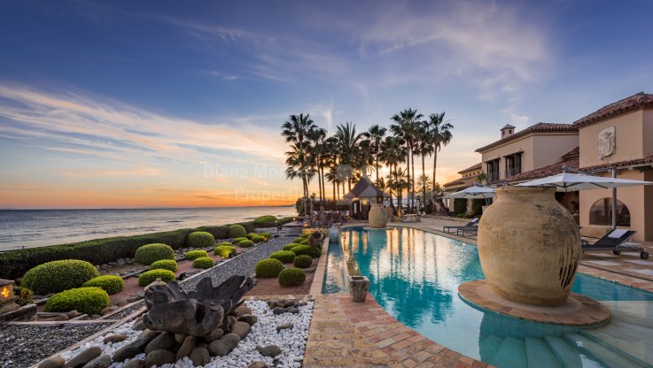 Villa spectaculaire en première ligne de plage - Villa à vendre à Los Monteros, Marbella Est