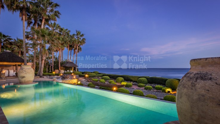 Villa spectaculaire en première ligne de plage - Villa à vendre à Los Monteros, Marbella Est