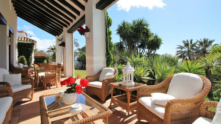 Prime Beachfront Location - Short term Rental - Villa for rent in Puente Romano, Marbella Golden Mile