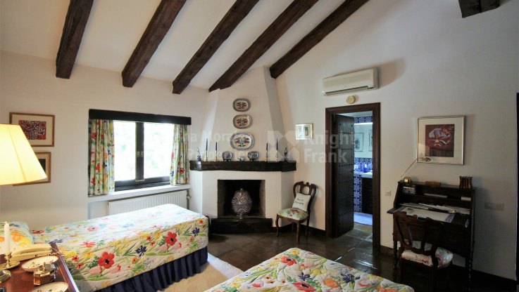Prime Beachfront Location - Short term Rental - Villa for rent in Puente Romano, Marbella Golden Mile