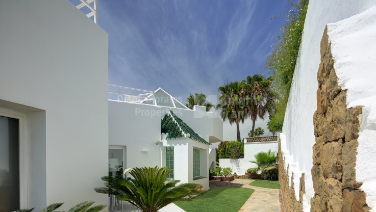 Villa im zeitgenössischen Stil im Golftal - Villa zum Verkauf in La Quinta, Benahavis