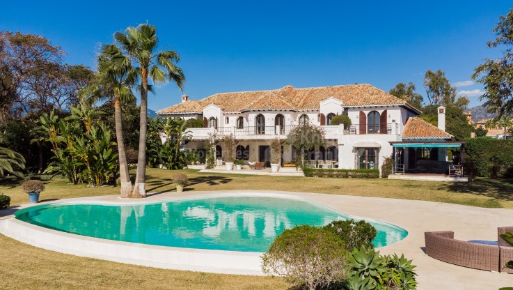 Prächtige Strandvilla in erster Linie - Villa zum Verkauf in Paraiso Barronal, Estepona