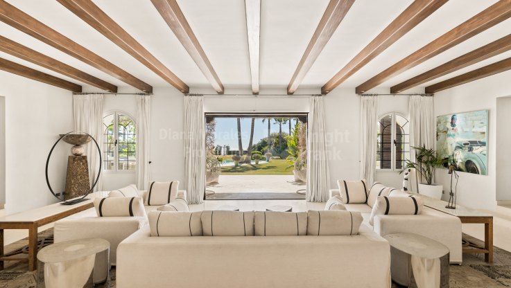 Mágnifica casa en primera línea de playa - Villa en venta en Paraiso Barronal, Estepona