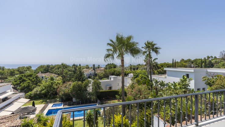 Villa within gated community on the Golden Mile - Villa for sale in Altos Reales, Marbella Golden Mile