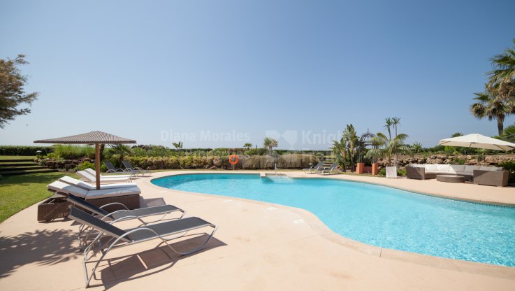 Emplacement exceptionnel en première ligne de plage - Appartement à vendre à Los Monteros, Marbella Est