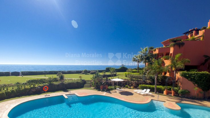Wohnung im Erdgeschoss in außergewöhnlicher Strandlage - Erdgeschosswohnung zum Verkauf in Los Monteros, Marbella Ost