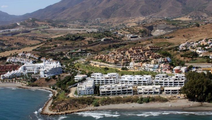Doncella Beach, Lujoso complejo en primera línea de playa