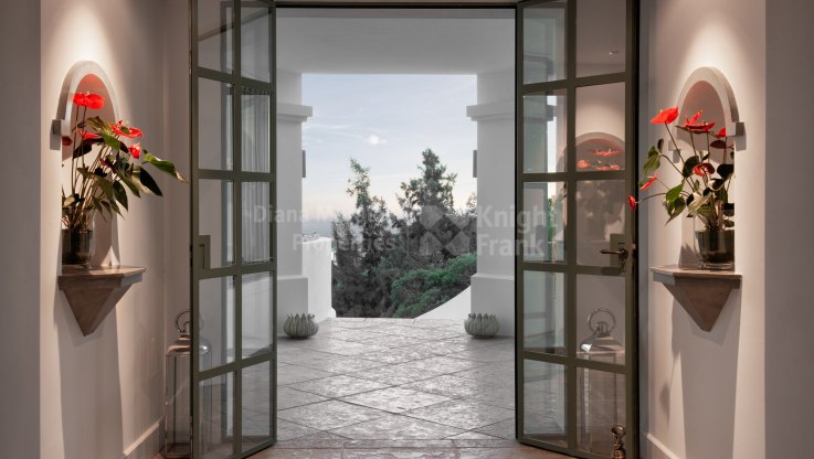 Schönes andalusisches Haus - Villa zum Verkauf in El Madroñal, Benahavis