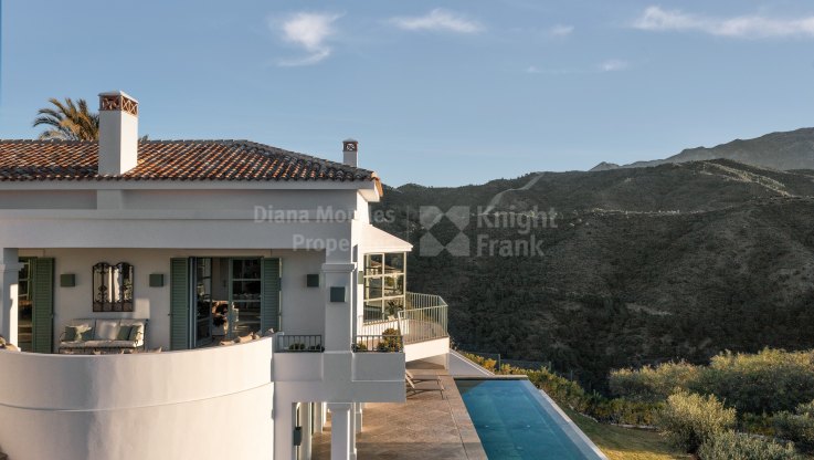 Beautiful Andalusian Home - Villa for sale in El Madroñal, Benahavis