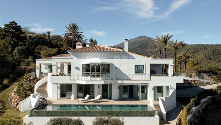 Beautiful Andalusian Home - Villa for sale in El Madroñal, Benahavis