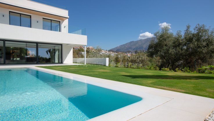 Villa de estilo moderno en venta en La Cerquilla - Villa en venta en La Cerquilla, Nueva Andalucia