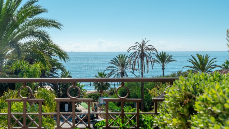 Seaside duplex penthouse with sea views - Duplex Penthouse for sale in Los Monteros Playa, Marbella East