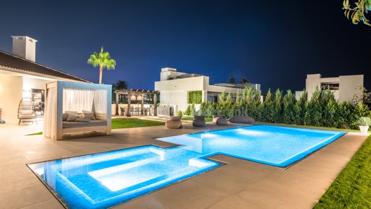 Villa a corta distancia caminando de Puerto Banús - Villa en venta en Marbella - Puerto Banus