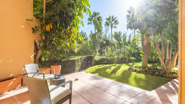 Se vende apartamento con jardín en urbanización segura - Apartamento Planta Baja en venta en Mansion Club, Marbella Milla de Oro