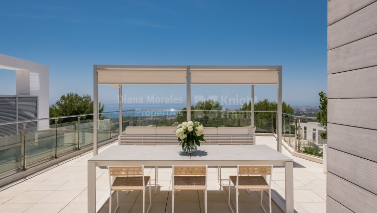 Semi-detached contemporary style villa in Sierra Blanca - Villa for sale in Sierra Blanca, Marbella Golden Mile