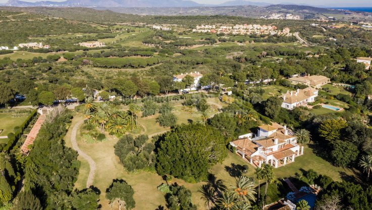 Investment opportunity: Prime frontline golf land with villa on Valderrama's 17th fairway - Plot for sale in Sotogrande