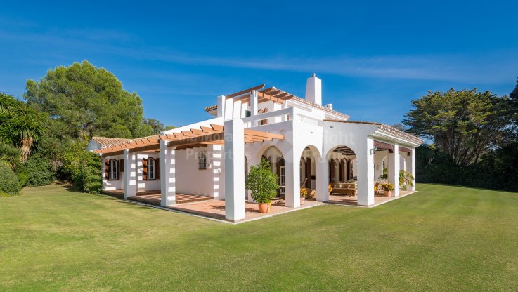 Opportunité d'investissement : Terrain de golf en première ligne avec villa sur le 17e fairway de Valderrama - Terrain à vendre à Sotogrande
