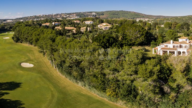 Excelente inversión: Terreno con potencial para 4 casas en primera línea de golf - Parcela en venta en Sotogrande