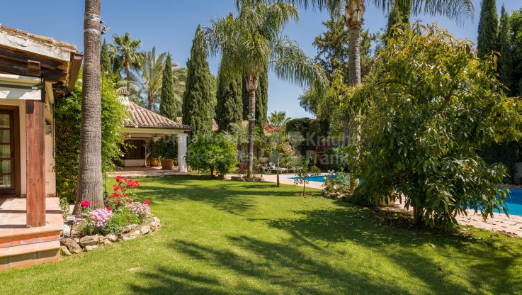 Wunderschönes Haus im traditionellen Stil in der ersten Reihe des Golfplatzes - Villa zum Verkauf in Las Brisas, Nueva Andalucia