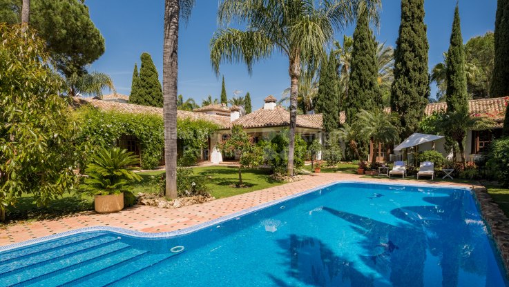 Beautiful traditional style house on the front line golf course - Villa for sale in Las Brisas, Nueva Andalucia