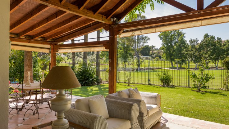 Wunderschönes Haus im traditionellen Stil in der ersten Reihe des Golfplatzes - Villa zum Verkauf in Las Brisas, Nueva Andalucia