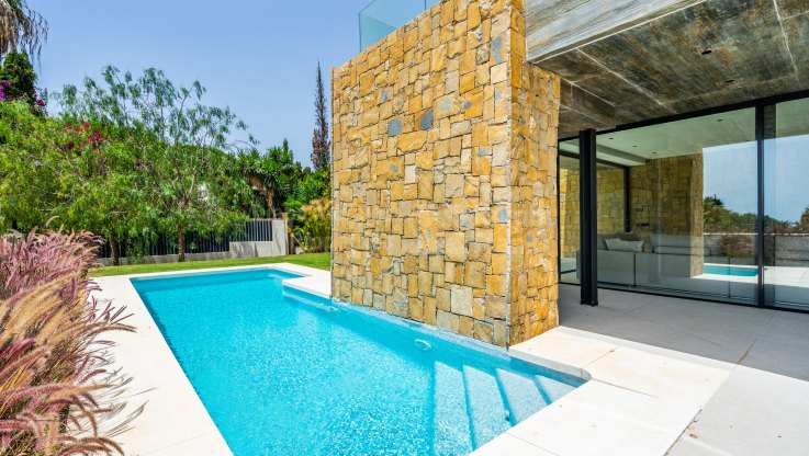 Villa moderna de nueva construcción en la Milla de Oro - Villa en venta en Cortijo Nagüeles, Marbella Milla de Oro