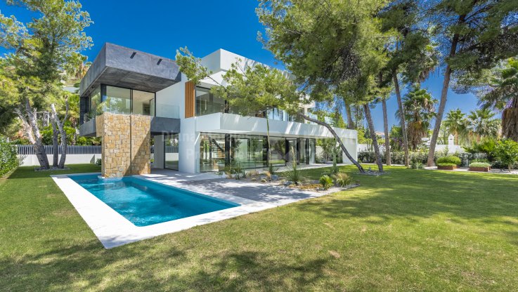 Villa de nueva construcción de estilo contemporáneo en La Milla de Oro - Villa en venta en Cortijo Nagüeles, Marbella Milla de Oro