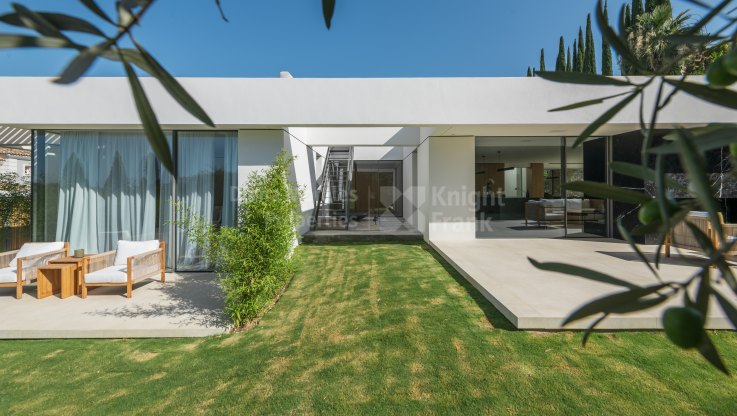 Villa con mucho carácter en una sola planta - Villa en venta en La Cerquilla, Nueva Andalucia