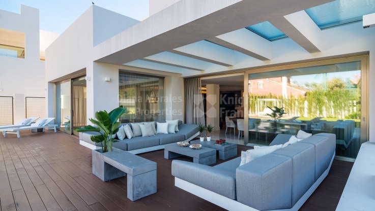 Villa contemporaine nouvellement construite à quelques pas de la plage - Villa à vendre à Marbella Golden Mile