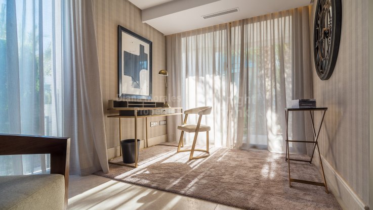 Villa contemporánea a un paseo de la playa - Villa en venta en Marbella Milla de Oro