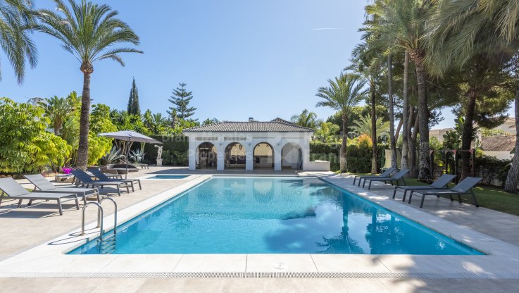 Villa within secure and highly demanded area - Villa for sale in Los Monteros, Marbella East