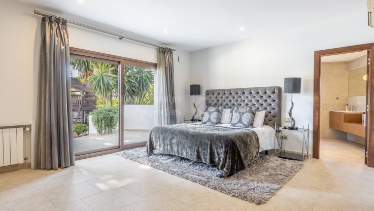 Villa in sicherer und gefragter Lage - Villa zum Verkauf in Los Monteros, Marbella Ost